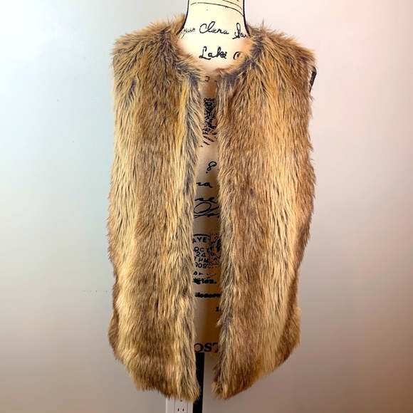 Red Snap Faux Fur Vest - Picture 3 of 6